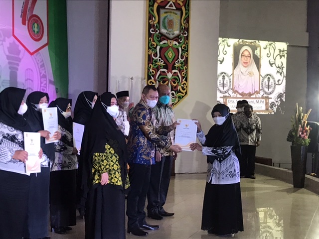 Pimpin Yel -Yel Guru, Bupati Fahmi Sampaikan Terimakasih Kepada Para Guru