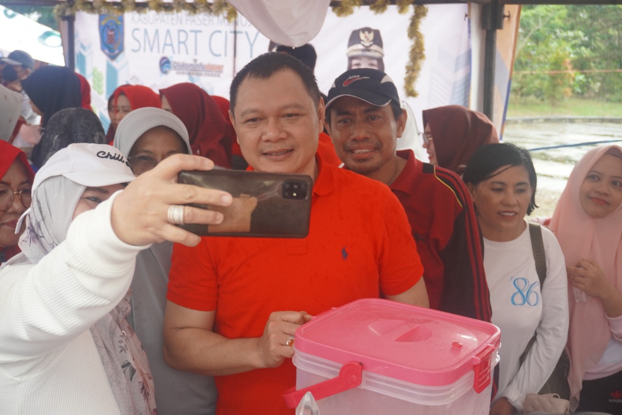 MERIAHNYA PUNCAK HUT RI DI PASER,BUPATI FAHMI IKUTI DAN AKRAB BERSAMA JAJARAN PERANGKAT DAERAH