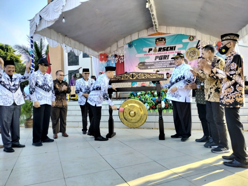 Buka PORSENI PGRI, Bupati Fahmi : Mari Bersama Membangun SDM Yang Berdaya Saing