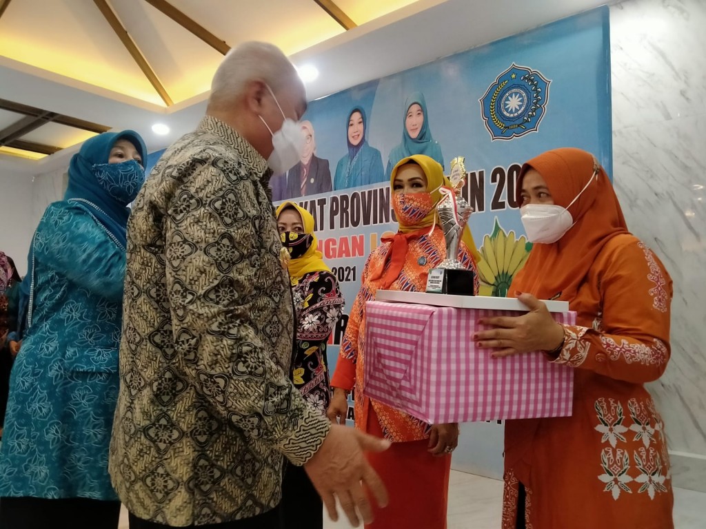 PASER JUARA PRODUK OLAHAN DAN PANGAN LOKAL B2SA TINGKAT PROVINSI KALTIM