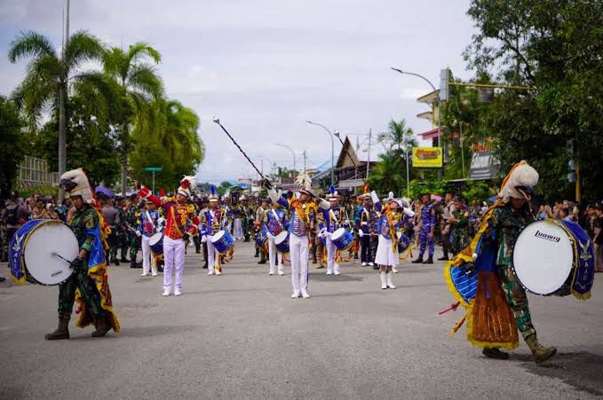 Kirab Drumband Latsitarda Nusantara XLIV Menarik Ribuan Warga Paser